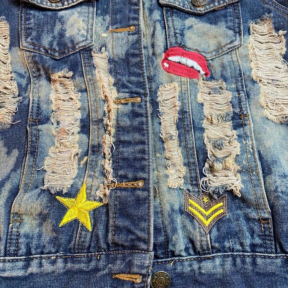DAZL Distressed Shredded Denim Jean Jacket Patches Size XL Star Lips Girl Gang - Picture 8 of 10